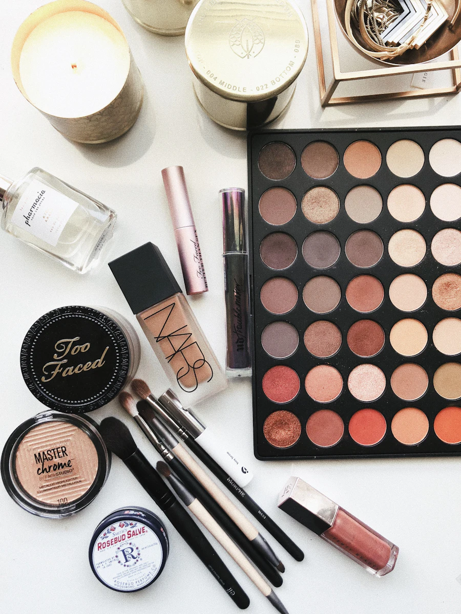 Productos de maquillaje ordenados